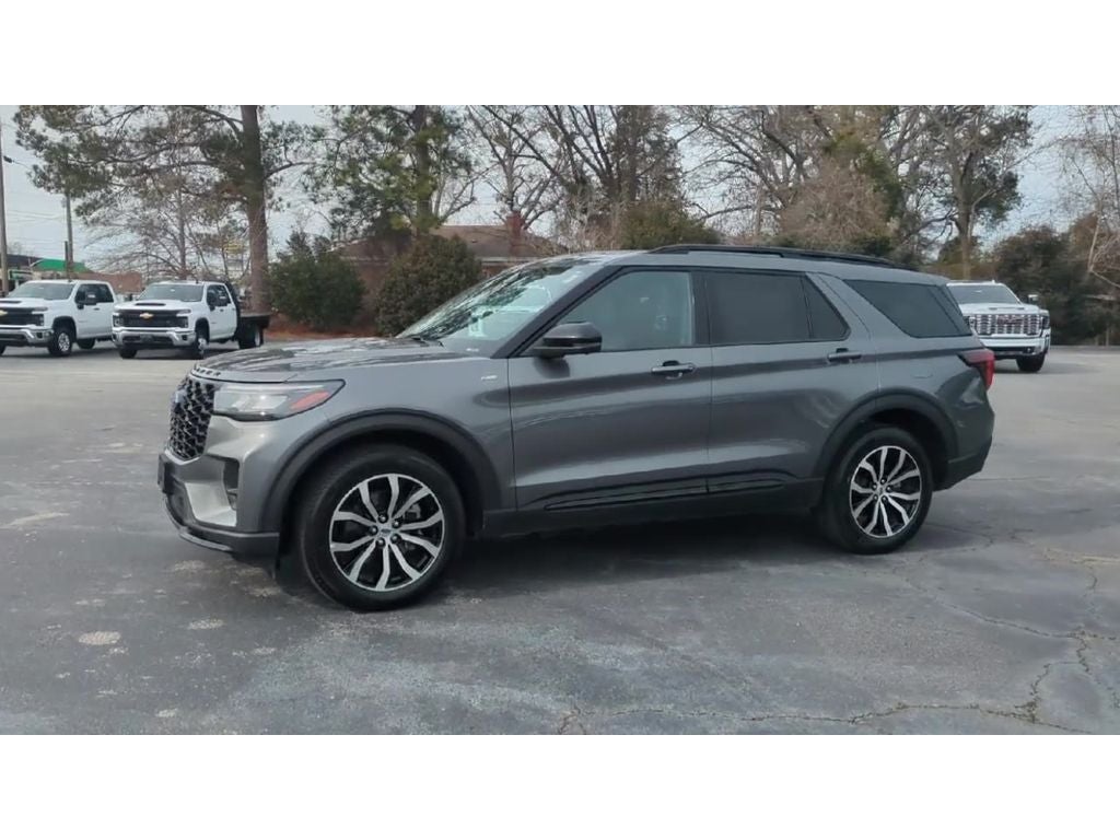 2025 Ford Explorer ST-Line
