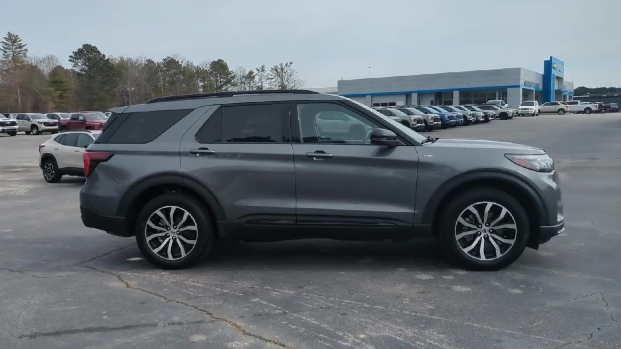 2025 Ford Explorer ST-Line