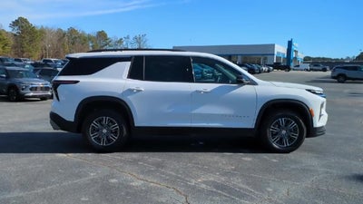 2025 Chevrolet Traverse LT