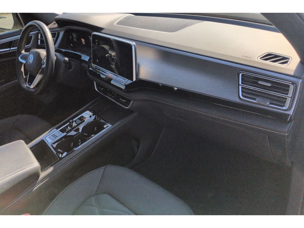 2024 Volkswagen Atlas Cross Sport 2.0T SE w/Technology