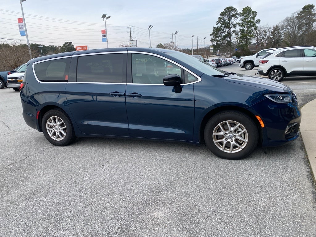2025 Chrysler Pacifica Select