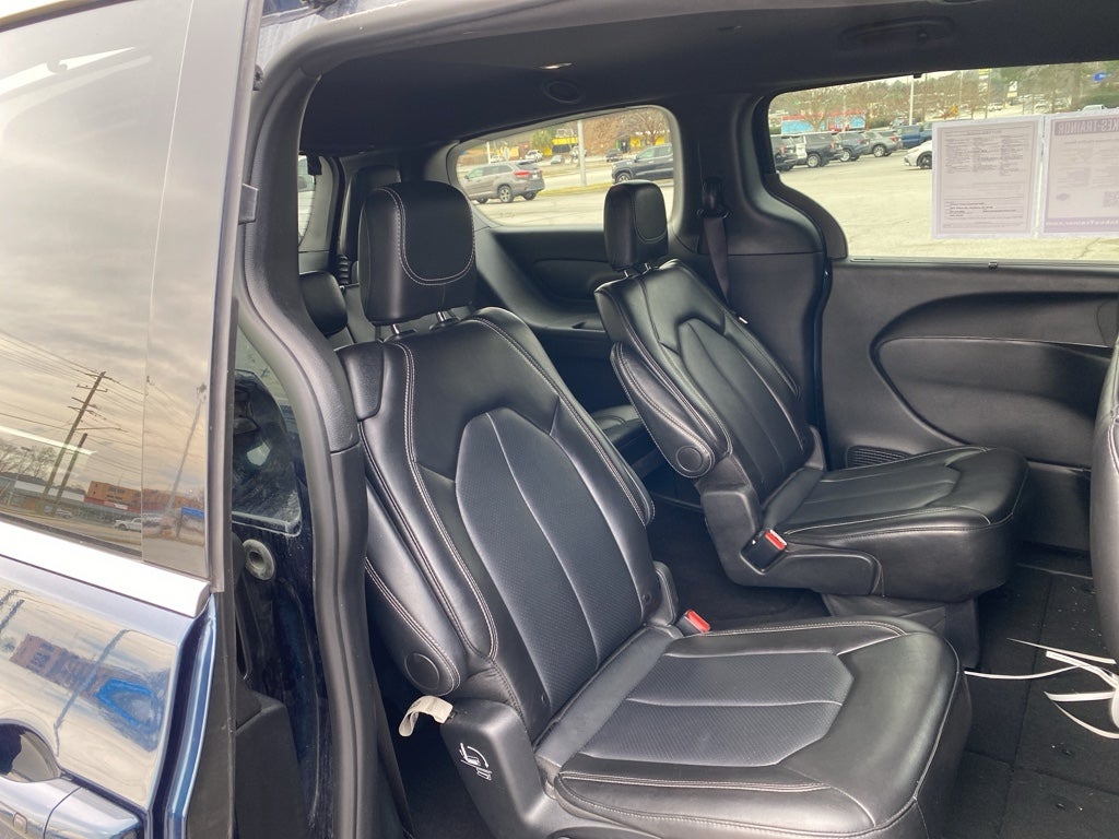 2025 Chrysler Pacifica Select