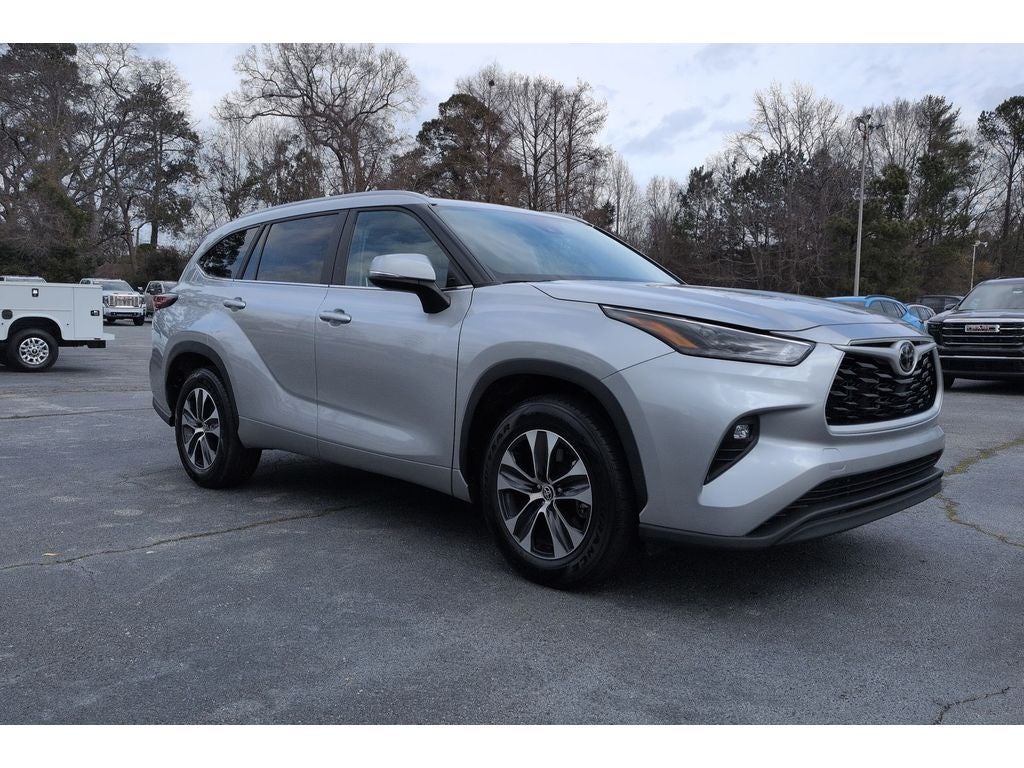 2024 Toyota Highlander LE