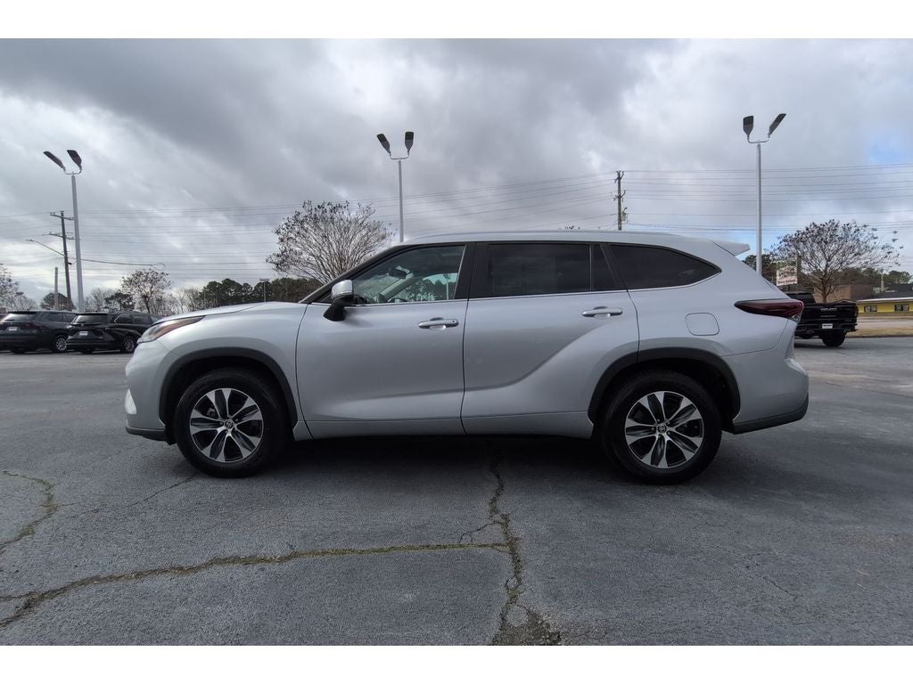 2024 Toyota Highlander LE